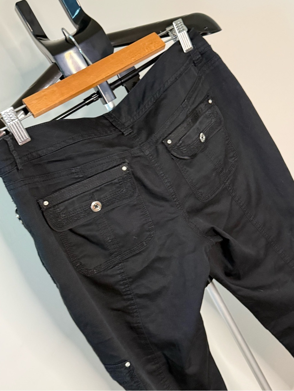 White House Black Market Black Cargo Pants – Size 4 - Picture 8 of 8